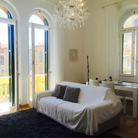 アパート Mafalda Apartment サンレモ